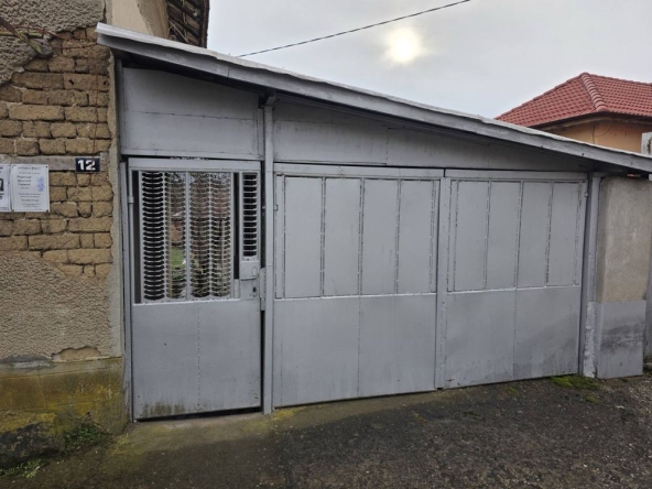 Къща в с. Дойренци, Област Ловеч - 1 кв.м за 10200 €/кв.м - Снимка #1