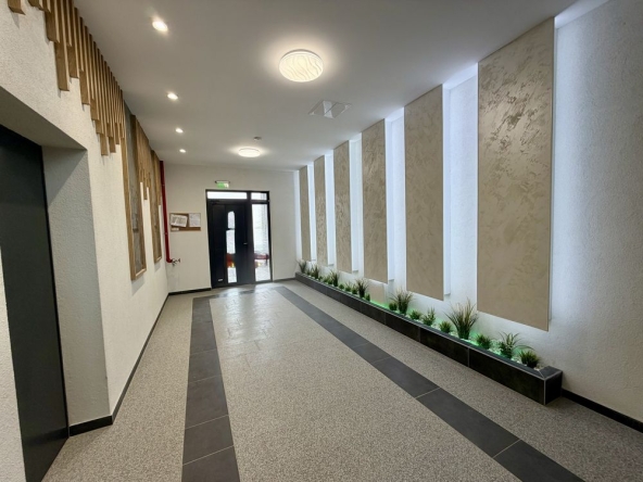 Тристаен апартамент в Търговище, Запад 2 - 105 кв.м за 680 €/кв.м - Снимка #1