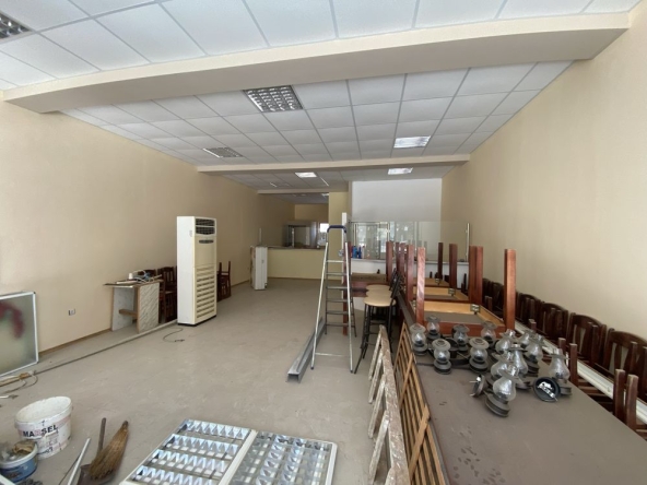 Дава се под наем Магазин в Лозница - 100 кв.м за 598.23 € - Снимка #1