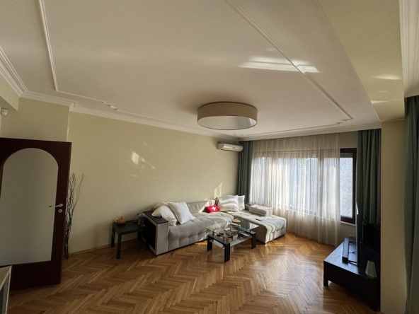 Дава се под наем Четиристаен апартамент в София, Лозенец - 120 кв.м за 1595.79 € - Снимка #1