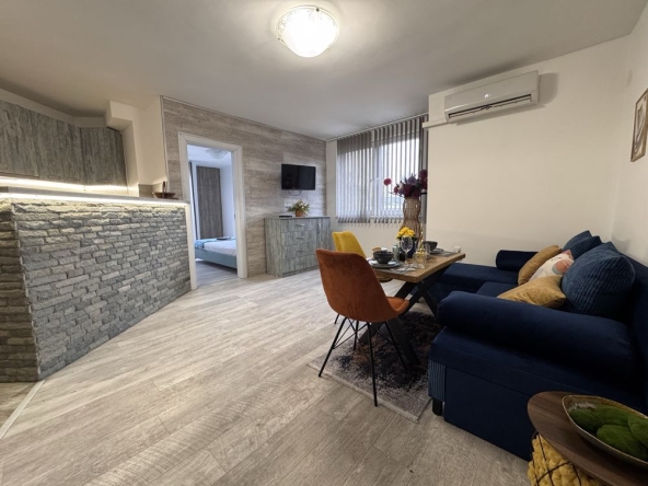 Дава се под наем Двустаен апартамент в Варна, Аспарухово - 70 кв.м за 44.88 € - Снимка #1