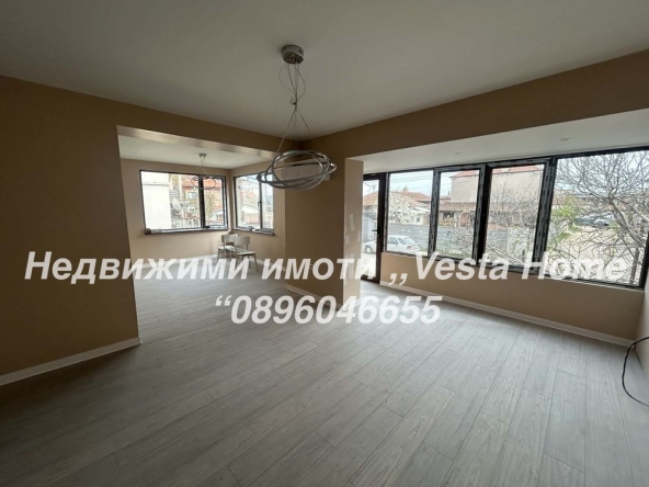 Тристаен апартамент в Казанлък - 100 кв.м за 918 €/кв.м - Снимка #1