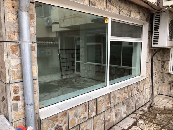 Магазин в Пазарджик, Идеален център - 41 кв.м за 461 €/кв.м - Снимка #1