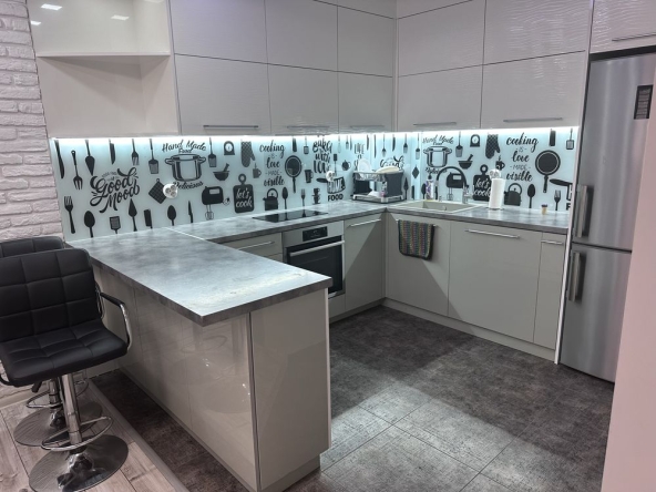 Дава се под наем Двустаен апартамент в Пловдив, Тракия - 60 кв.м за 418.71 € - Снимка #1