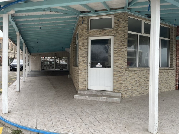 Дава се под наем Магазин в Поморие - 140 кв.м за 7480.68 € - Снимка #1