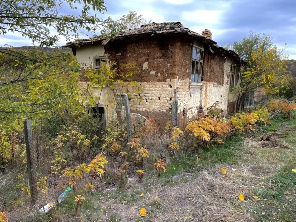 Къща в с. Овчарово, Област Търговище - 2000 кв.м за 8 €/кв.м - Снимка #1