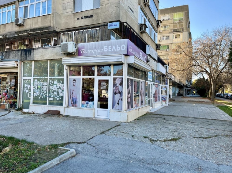 Дава се под наем Магазин в Русе, Здравец Север 1 - 14 кв.м за 248.88 € - Снимка #1