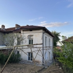 Къща в Луковит - 1 кв.м за 35700 €/кв.м - Снимка #1