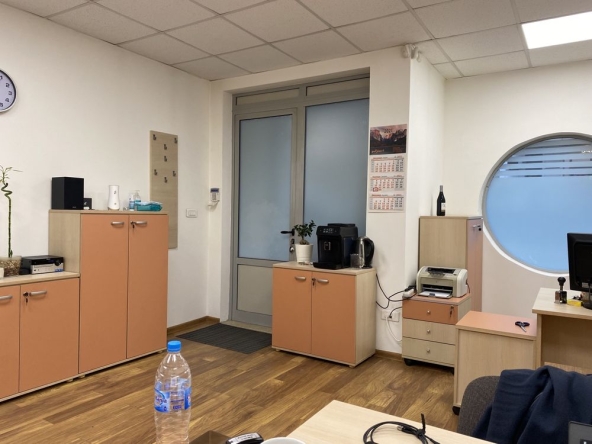 Офис в София, Гоце Делчев - 39 кв.м за 2500 €/кв.м - Снимка #1