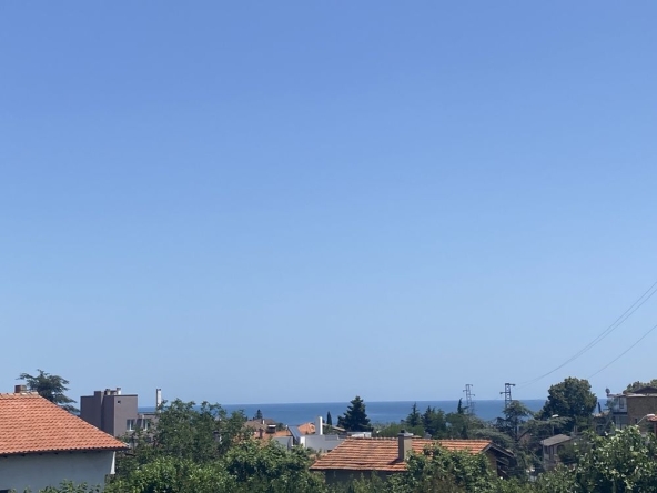 Дава се под наем Къща в Варна, Виница - 200 кв.м за 765 € - Снимка #1