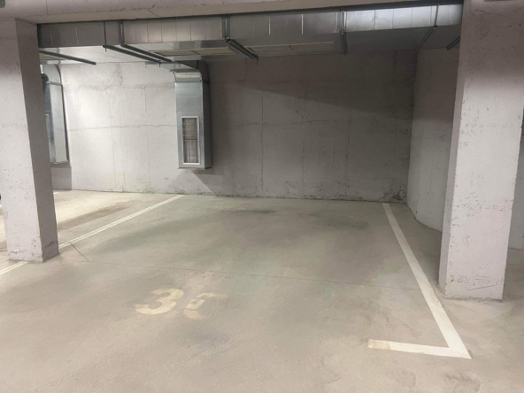 Дава се под наем Гараж / Паркомясто в София, Слатина - 20 кв.м за 102 € - Снимка #1