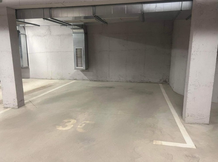 Дава се под наем Гараж / Паркомясто в София, Слатина - 20 кв.м за 102 € - Снимка #1