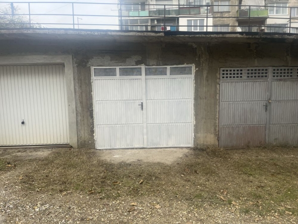 Дава се под наем Гараж / Паркомясто в Габрово, Център - 20 кв.м за 51 € - Снимка #1