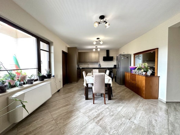 Мезонет в Горна Оряховица - 214 кв.м за 1122 €/кв.м - Снимка #1