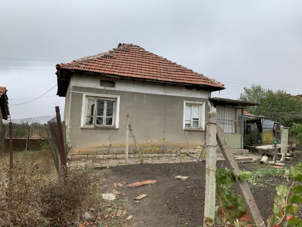 Къща в с. Попица, Област Враца - 2100 кв.м за 4 €/кв.м - Снимка #1