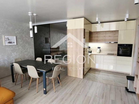 Дава се под наем Тристаен апартамент в Варна, Бриз - 93 кв.м за 2000 € - Снимка #1