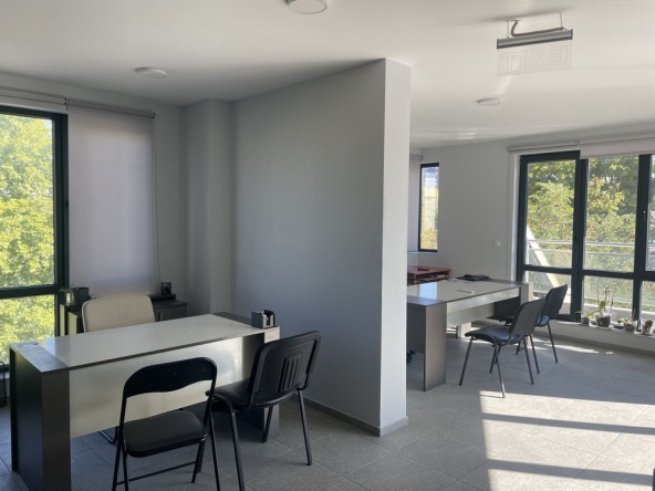 Дава се под наем Офис в Пловдив, Младежки Хълм - 35 кв.м за 7.65 € - Снимка #1