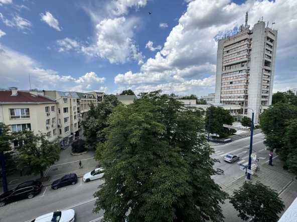 Двустаен апартамент в Пазарджик, Идеален център - 61 кв.м за 1230 €/кв.м - Снимка #1