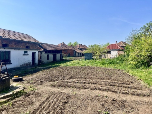 Къща в с. Еница, Област Плевен - 80 кв.м за 64 €/кв.м - Снимка #1