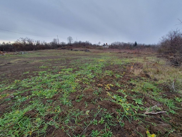 Парцел в Велико Търново, Промишлена зона - Запад - 1680 кв.м за 42 €/кв.м - Снимка #1