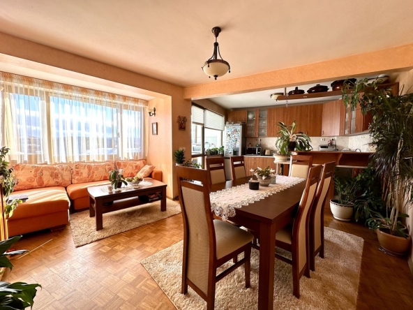 Тристаен апартамент в Велико Търново, Център - 88 кв.м за 1705 €/кв.м - Снимка #1