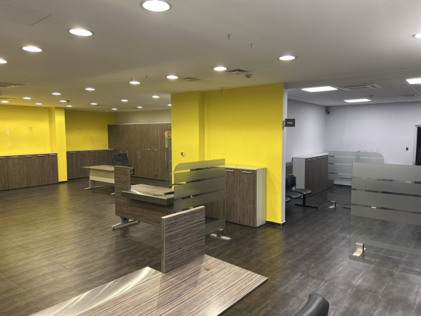 Дава се под наем Офис в Бургас, Център - 325 кв.м за 3000 € - Снимка #1