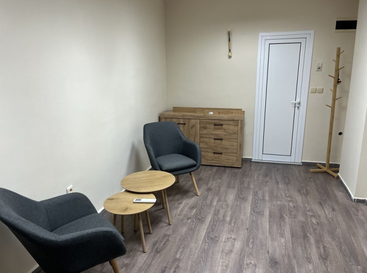Дава се под наем Офис в Варна, Червен площад - 15 кв.м за 51 € - Снимка #1