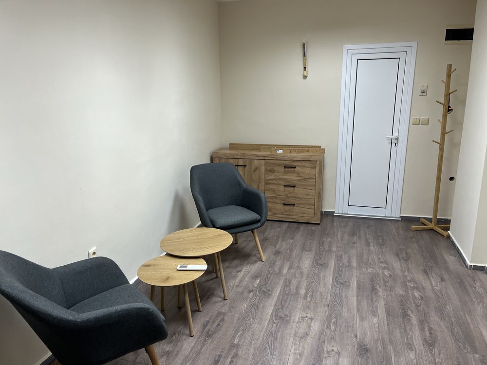 Дава се под наем Офис в Варна, Червен площад - 15 кв.м за 51 € - Снимка #1