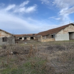 Дава се под наем Промишлена сграда в с. Куцина, Област Велико Търново - 800 кв.м за 612 € - Снимка #1