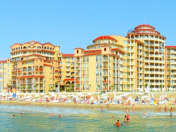 Двустаен апартамент в к.к. Елените - 77 кв.м за 663 €/кв.м - Снимка #1