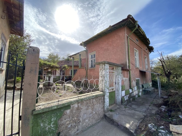 Къща в с. Крета, Област Плевен - 150 кв.м за 75 €/кв.м - Снимка #1