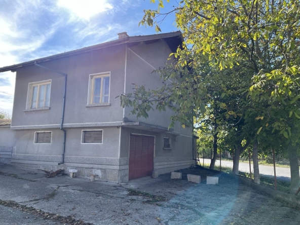 Къща в с. Медовина, Област Търговище - 150 кв.м за 734 €/кв.м - Снимка #1