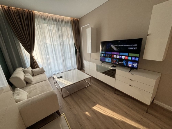 Дава се под наем Двустаен апартамент в к.к. Св.Св. Константин и Елена - 74 кв.м за 950 € - Снимка #1