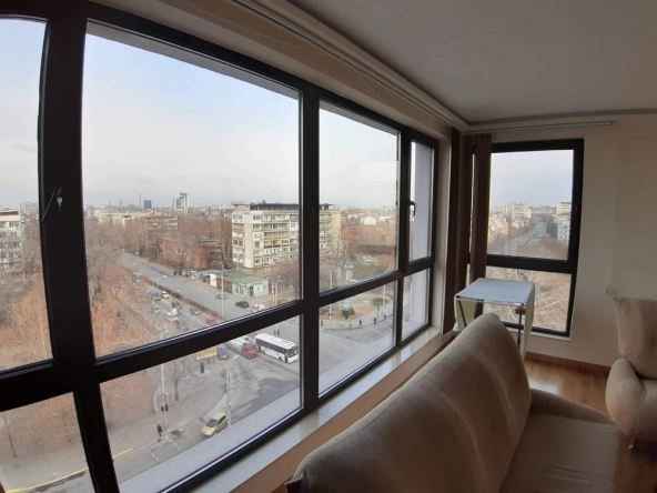 Дава се под наем Тристаен апартамент в Пловдив, Мараша - 135 кв.м за 600 € - Снимка #1