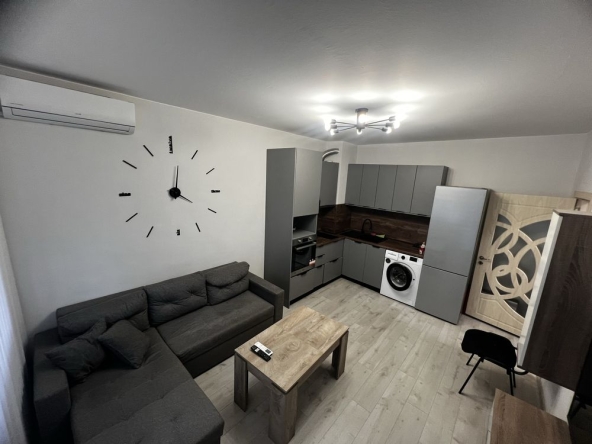 Дава се под наем Двустаен апартамент в Варна, Младост 1 - 50 кв.м за 433.5 € - Снимка #1