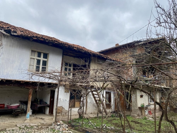 Къща в Пирдоп - 472 кв.м за 33 €/кв.м - Снимка #1