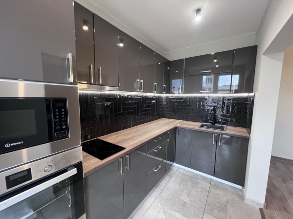 Четиристаен апартамент в Плевен, 9-ти квартал - 107 кв.м за 1234 €/кв.м - Снимка #1