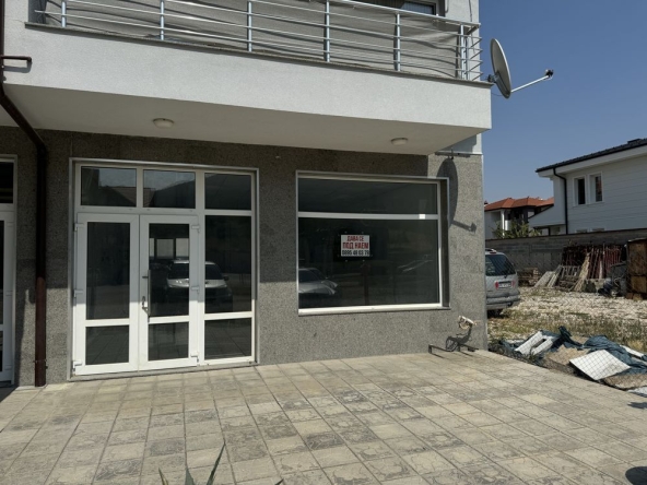 Дава се под наем Магазин в Асеновград - 180 кв.м за 612 € - Снимка #1