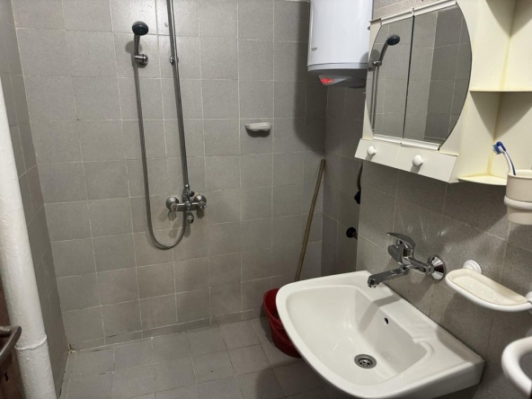 Дава се под наем Тристаен апартамент в Кюстендил, Запад - 60 кв.м за 280.5 € - Снимка #1