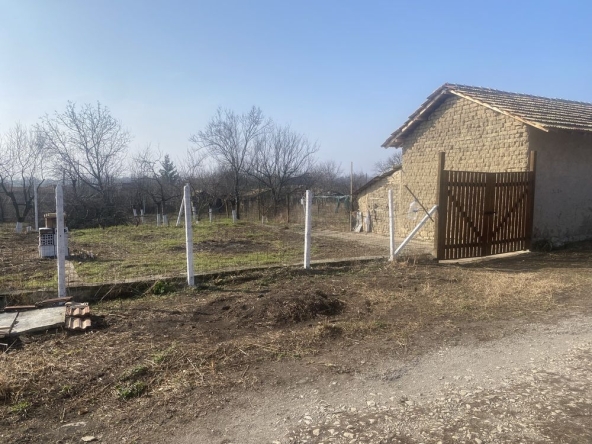 Парцел в с. Буховци, Област Търговище - 700 кв.м за 11 €/кв.м - Снимка #1