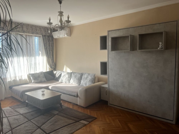 Дава се под наем Тристаен апартамент в Търговище, Център - 60 кв.м за 229.5 € - Снимка #1