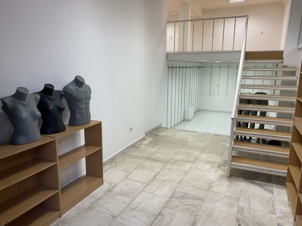 Дава се под наем Магазин в Ботевград - 62 кв.м за 475.83 € - Снимка #1