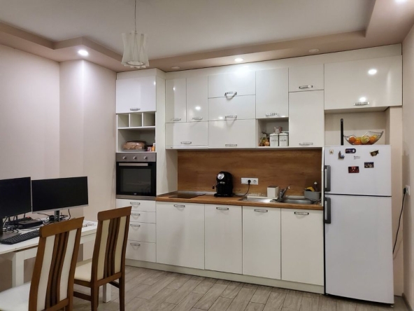 Дава се под наем Двустаен апартамент в Варна, Левски - 72 кв.м за 408 € - Снимка #1