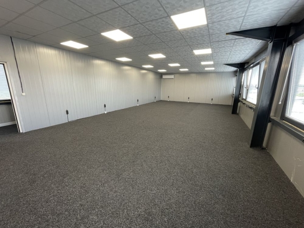 Дава се под наем Промишлена сграда в София, Гео Милев - 120 кв.м за 1020 € - Снимка #1