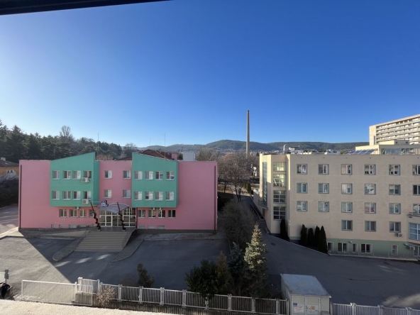 Тристаен апартамент в Шумен, Болницата - 97 кв.м за 973 €/кв.м - Снимка #1