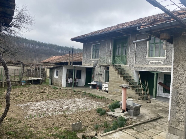 Къща в с. Веселиново, Област Шумен - 172 кв.м за 128 €/кв.м - Снимка #1