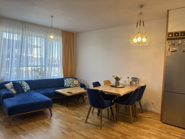 Дава се под наем Двустаен апартамент в Бургас, Славейков - 78 кв.м за 612 € - Снимка #1