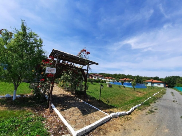 Заведение в с. Баня, Област Бургас - 1 кв.м за 500000 €/кв.м - Снимка #1