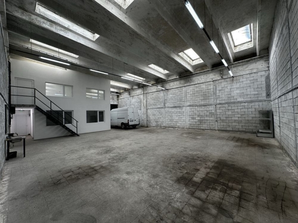 Дава се под наем Склад в Шумен, Тракия - 270 кв.м за 765 € - Снимка #1