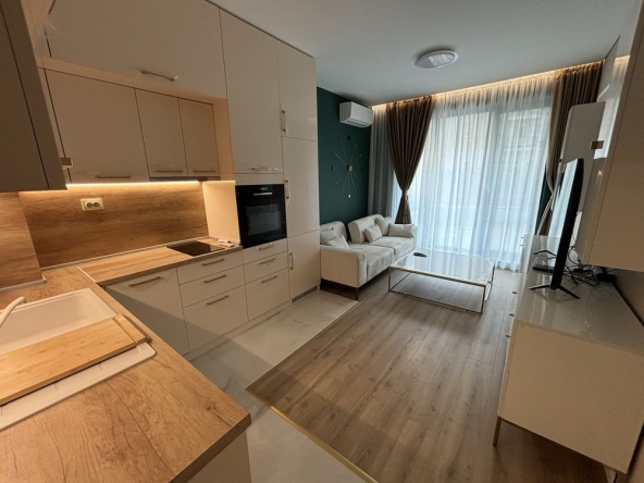 Дава се под наем Двустаен апартамент в к.к. Св.Св. Константин и Елена - 70 кв.м за 950 € - Снимка #1